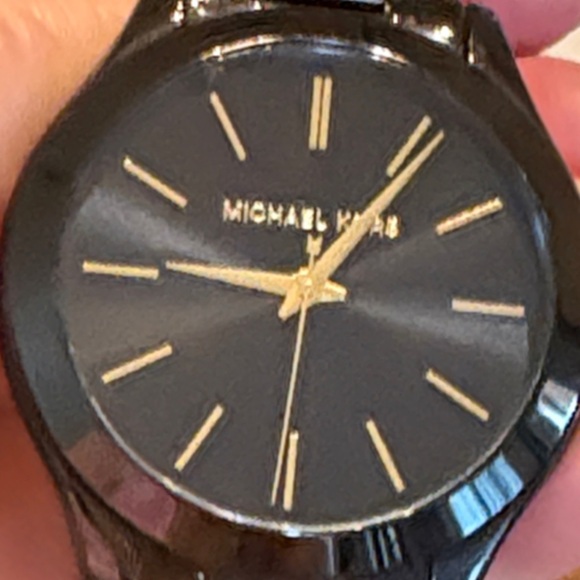 Michael Kors Round Thin profile metallic face gold tone time indicators watch - Picture 2 of 12